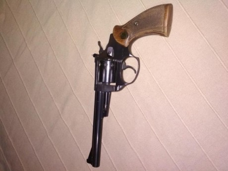 Vendo revolver Astra Cadix cal. 22lr
Funciona perfectamente. Con sus roces por el uso.
Tambor de nueve 00