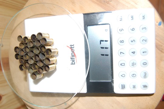 Hola compañeros,

Me gustaría saber aproximadamente cuanto pesan las vainas vacías del .22 lr , 9mm y 50