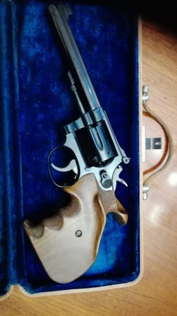 Pues eso un amigo del club pone a la venta este magnifico revolver del 38 por no usar,  está muy bien 01