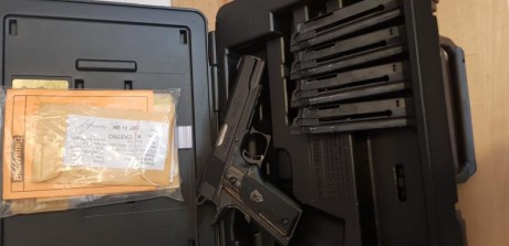 Con todo de origen , 4 cargadores de 10 tiros,  bien cuidada,  señales de uso , magnífica precisión , 02