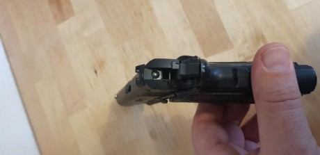 Con todo de origen , 4 cargadores de 10 tiros,  bien cuidada,  señales de uso , magnífica precisión , 11