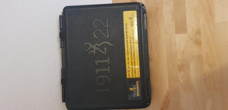 Con todo de origen , 4 cargadores de 10 tiros,  bien cuidada,  señales de uso , magnífica precisión , 10