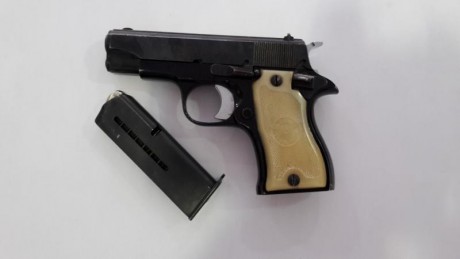 Estupenda pistola de bolsillo y defensa guiable en A y B. De muy pequeñas dimensiones.
Pistola marca Star 00