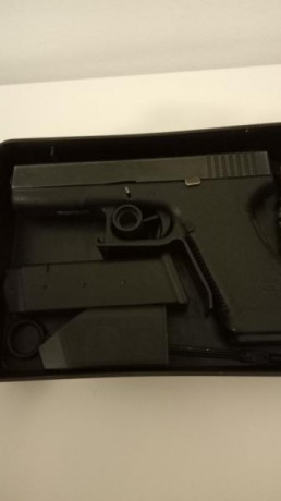Vengo Glock 17 generación 2, con dos cargadores, caja de transporte, kit de limpieza y funda ambidiestra 00