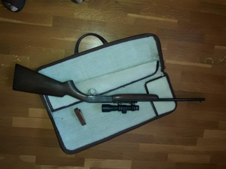 Carabina Browning del 22 desmontable mediante medio giro.
Tiene una precision comparable a una carabina 01
