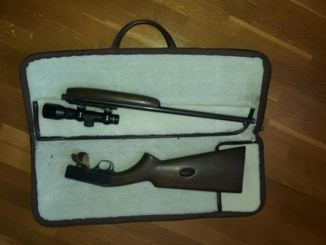 Carabina Browning del 22 desmontable mediante medio giro.
Tiene una precision comparable a una carabina 00