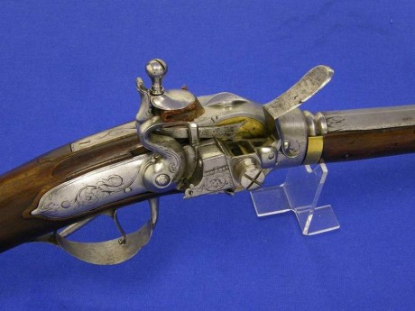 Voy a colocar unas fotos de un arma larga alemana de llave de mecha del siglo XVI. 10