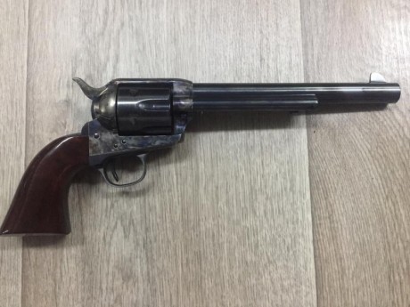 Se vende este revólver Uberti 44-40 con cañón de 7 1/2” en estado perfecto tanto estético como mecánico, 00