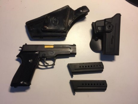 Pistola SigSauer P-220 9mm.
2 fundas y 2 cargadores.
Precio: 200€ 02