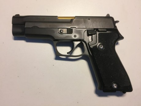 Pistola SigSauer P-220 9mm.
2 fundas y 2 cargadores.
Precio: 200€ 00