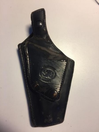 Pistola SigSauer P-220 9mm.
2 fundas y 2 cargadores.
Precio: 200€ 12