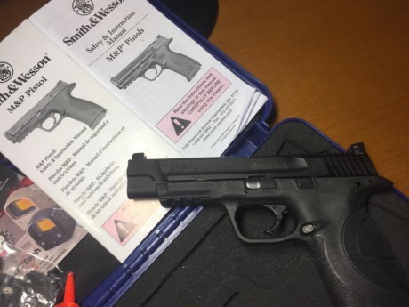  IMG_4744.JPG SMITH&WESSON  MP 40 PRO SERIES  CORE.
Pistola muy nueva olvidada en el armero.
Una verdadera 02