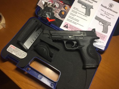  IMG_4744.JPG SMITH&WESSON  MP 40 PRO SERIES  CORE.
Pistola muy nueva olvidada en el armero.
Una verdadera 00