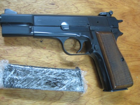 Hola, pongo a la venta esta pistola F.N.GP-35, en perfecto estado, miras regulables originales, 
Precio: 00