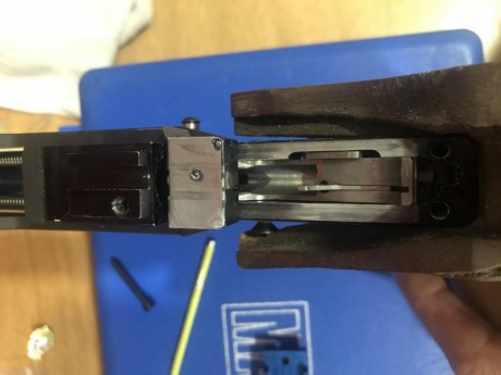 Vendo mi MG-2E RF, la única que me queda en el armero. Está en perfectas condiciones, nada de interrupciones 11