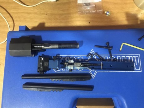 Vendo mi MG-2E RF, la única que me queda en el armero. Está en perfectas condiciones, nada de interrupciones 10