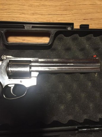 Buenas tardes!

vendo revolver amadeo rossi cal 357 mag inox.

muy pocos tiros.

para ver y probar en 01