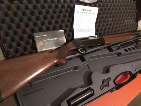 Benelli premiun Superligera, nueva y con garantía. 66 cm de cañón maletín y accesorios sin usar.  Solo 02