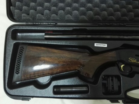 Vendo escopeta semiautomática Browning que dispara 12/70,12/76 y 12,89. Nueva sin estrenar. Un regalo 101