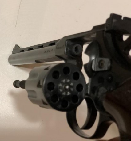 Vendo revólver de 6” del cal 22 lr de ocho tiros de la prestigiosa marca de Alemania Arminius Hw 7t, en 00