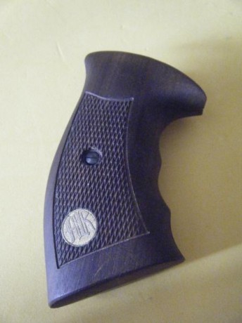 Las que se visualizan en las fotos. Como se comprobará llevan el logotipo de Manhurin (MR) en un círculo 00