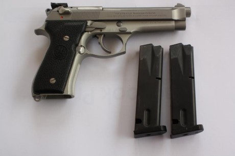 Vendo pistola Beretta 9 MM Parabellum  precio  500 € tasas incluidas,  Muy pocos tiros y en perfecto estado 01