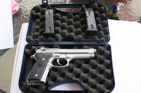 Vendo pistola Beretta 9 MM Parabellum  precio  500 € tasas incluidas,  Muy pocos tiros y en perfecto estado 00