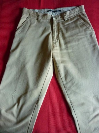 Esta vez vendo unos chinos Dockers en color beige y talla w33 l34 y medidas originales (sin coger los 02
