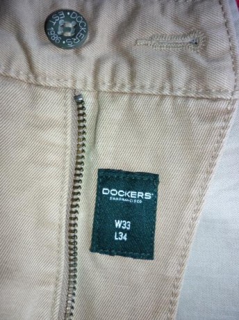 Esta vez vendo unos chinos Dockers en color beige y talla w33 l34 y medidas originales (sin coger los 11