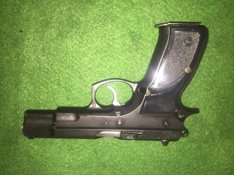 Hola, vendo pistola CZ 75B del 9 para, su estado es muy nuevo como se puede apreciar en las fotos y funciona 01