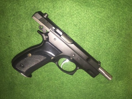 Hola, vendo pistola CZ 75B del 9 para, su estado es muy nuevo como se puede apreciar en las fotos y funciona 00