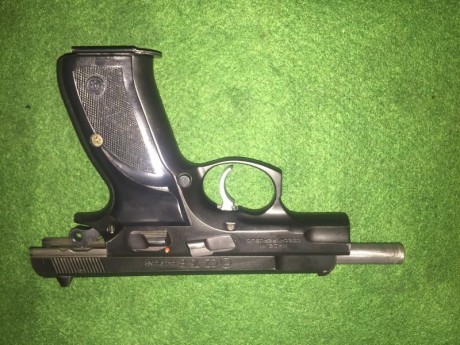 Hola, vendo pistola CZ 75B del 9 para, su estado es muy nuevo como se puede apreciar en las fotos y funciona 12