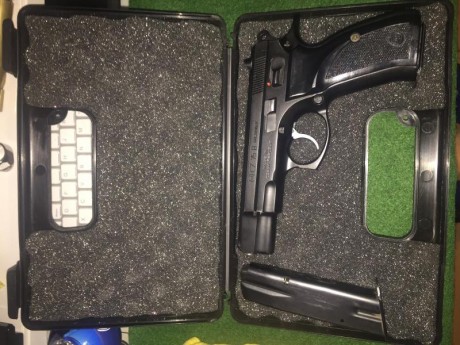 Hola, vendo pistola CZ 75B del 9 para, su estado es muy nuevo como se puede apreciar en las fotos y funciona 11