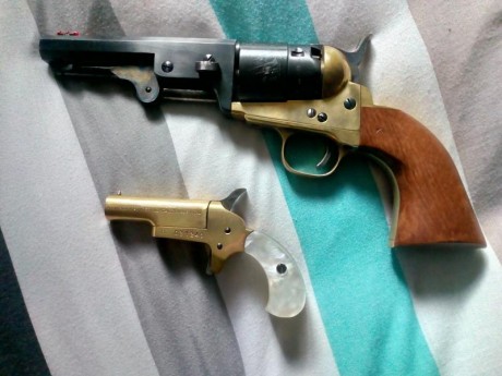 Cambio un revólver colt Navy Asm cal 44 y un derringer cal 31 de la misma marca,estoy buscando una carabina 02