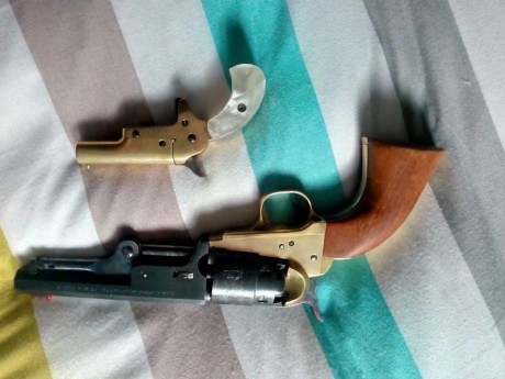 Cambio un revólver colt Navy Asm cal 44 y un derringer cal 31 de la misma marca,estoy buscando una carabina 01