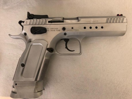 Vendo Tanfoglio Stock IPSC
Calibre 9 mm. parabellum
Doble accion
Cañon bull barrel 5"
Alza de fibra 01
