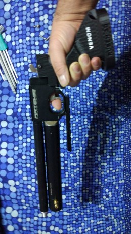 Buenos días, aquí os dejo unas fotos de la cacha que he echo para la pistola,es una talla única echa para 80