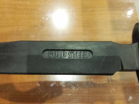 Vendo cuchillo de entrenamiento de Cold Steel, fabricado en goma especial, hoja de 17,5 cm de largo, longitud 00