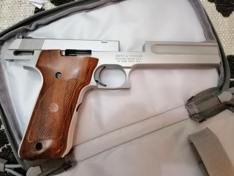 Se vende pistola del 22lr smilh & wesson mod. 622 abra tirado 50 balas esta como nueva se puede comprobar 02