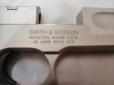 Se vende pistola del 22lr smilh & wesson mod. 622 abra tirado 50 balas esta como nueva se puede comprobar 00
