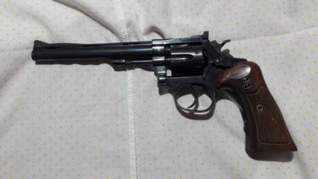 Vendo este revolver del 22 estado bueno y va perfecto  marca llama  número 1     , 40 euros 01