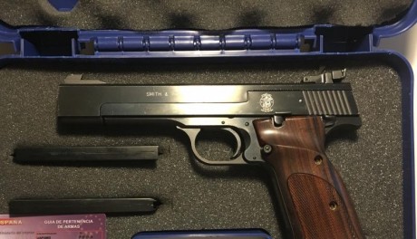 Vendo esta Smith & Wesson mod 41, del calibre 22 lr. Tiene 4 cargadores y además de las de origen, 00