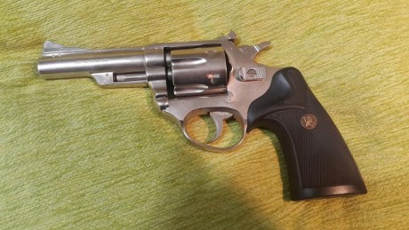 Vendo revolver Astra modelo 357 en calibre 357 mágnum y 38 comprado por capricho.
El arma no tiene apenas 02