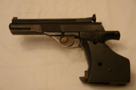 Vendo pistola TS22 Astra,Cal 22, con culata ortopedica
Precio 150 euros, con dos cargadores y algunos 00
