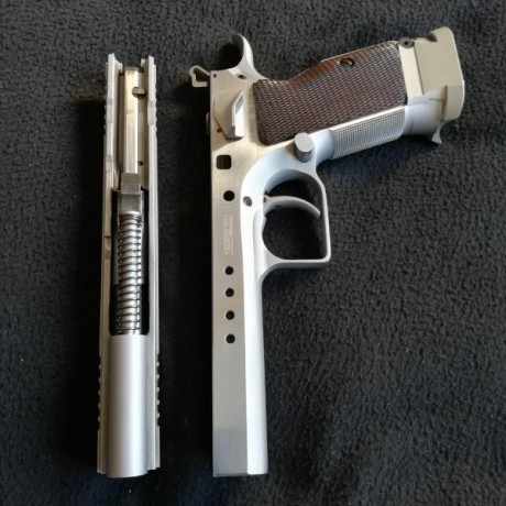 RESERVADA
Vendo mi Tanfoglio Limited Custom del 9mm con poco uso en fuego central, y en muy buen estado. 40