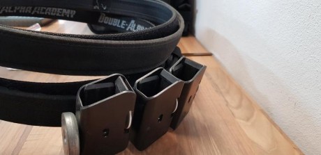 Hola Vendo un pack con una STI Edge del 40 con 6 cargadores.

Ademas incluyo:
-Un cinturón de doble alfa 101
