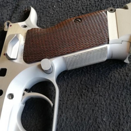 RESERVADA
Vendo mi Tanfoglio Limited Custom del 9mm con poco uso en fuego central, y en muy buen estado. 50