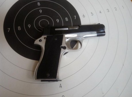 Vendo Star bkm bicolor, en perfecto estado, muy pocos tiros.
Con un cargador  y maletín de transporte.
Guiada 00