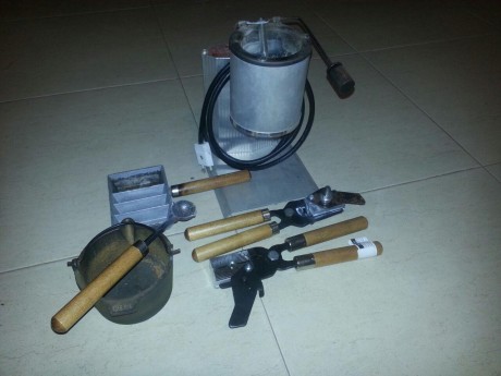 Vendo este kit de fundicion, todo el lote completo, no vendo por separado, creo que el precio es mas que 01