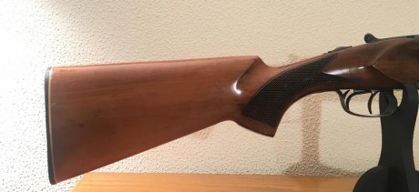 Vendo escopeta superpuesta  ,expulsora una y tres estrellas, calibre 12/70 de 71 de cañón y muy bien conservada.
Cromo 01